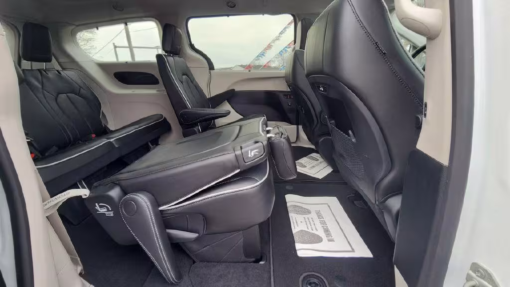 2023 Chrysler Pacifica - 2C4RC1GG1PR610495 - Image #7
