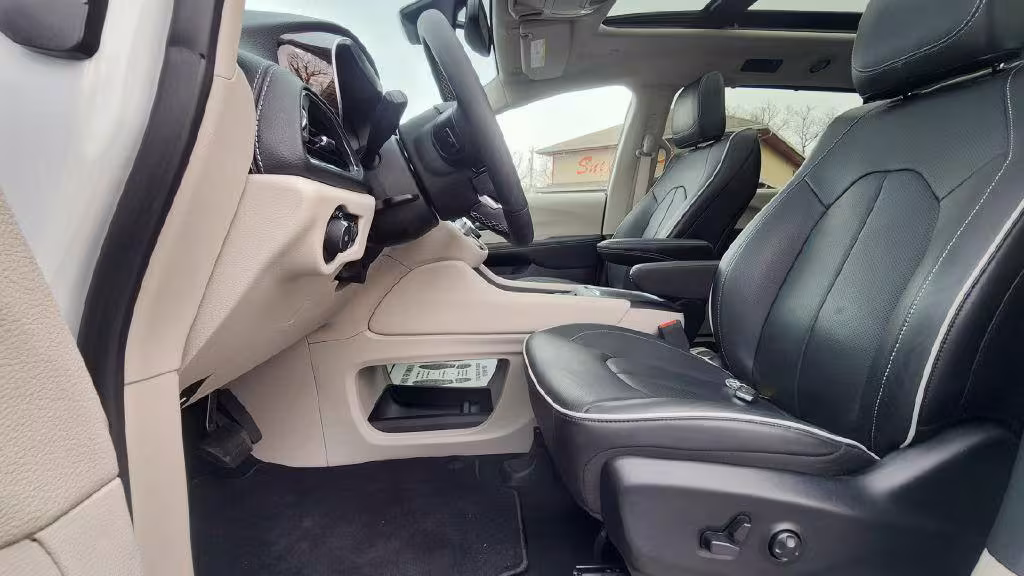 2023 Chrysler Pacifica - 2C4RC1GG1PR610495 - Image #4