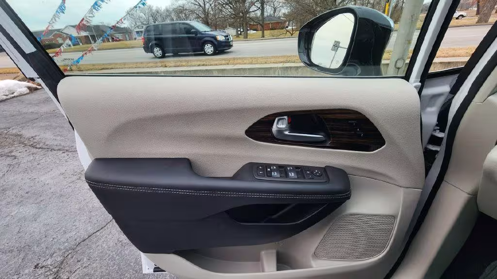 2023 Chrysler Pacifica - 2C4RC1GG1PR610495 - Image #20