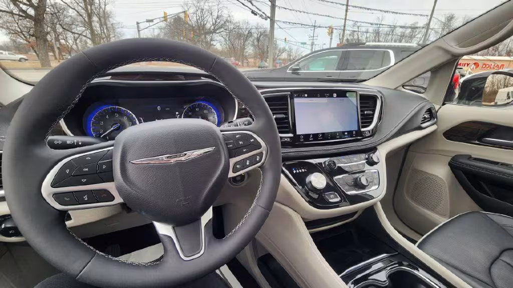 2023 Chrysler Pacifica - 2C4RC1GG1PR610495 - Image #10