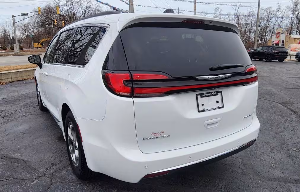 2023 Chrysler Pacifica - 2C4RC1GG1PR610495 - Image #3