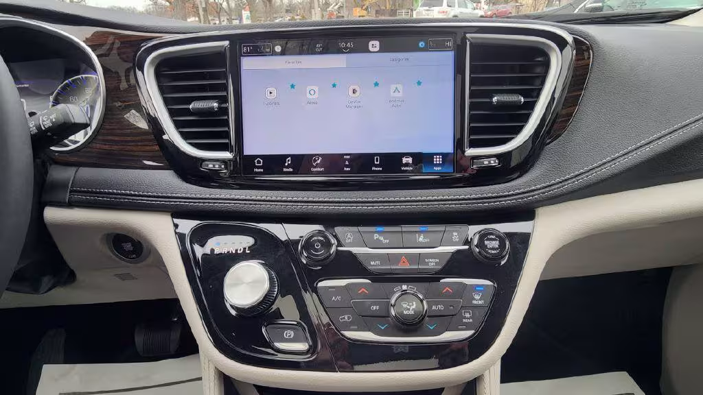 2023 Chrysler Pacifica - 2C4RC1GG1PR610495 - Image #15