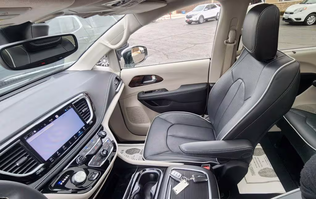2023 Chrysler Pacifica - 2C4RC1GG1PR610495 - Image #11